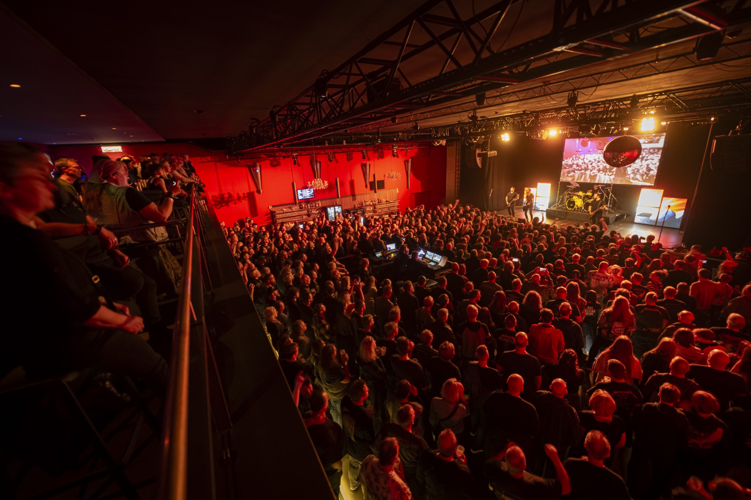 mytallica-rosenhof-osnabrueck-markus-hauschild-2025-2042-buehne-videoshow